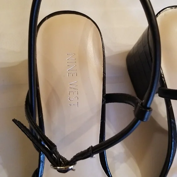 Nine West Wingrayce Black Strappy Chunky Heel Sandals - Picture 2 of 9